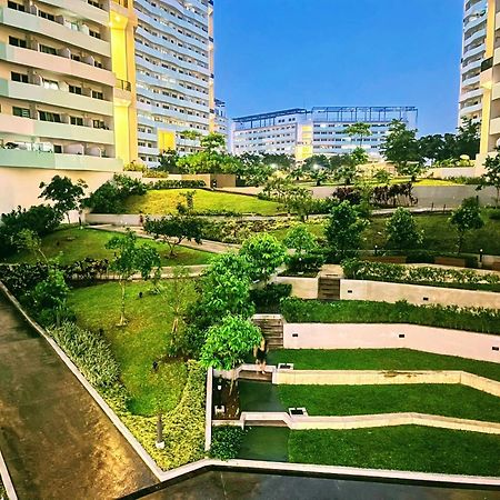 Acellyne'S Suites At The Residences At Commonwealth By Century Quezon City Exterior photo
