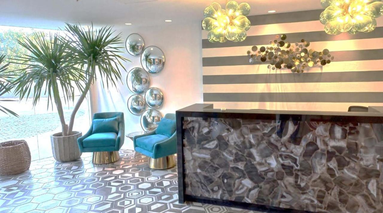 Acellyne'S Suites At The Residences At Commonwealth By Century Quezon City Exterior photo