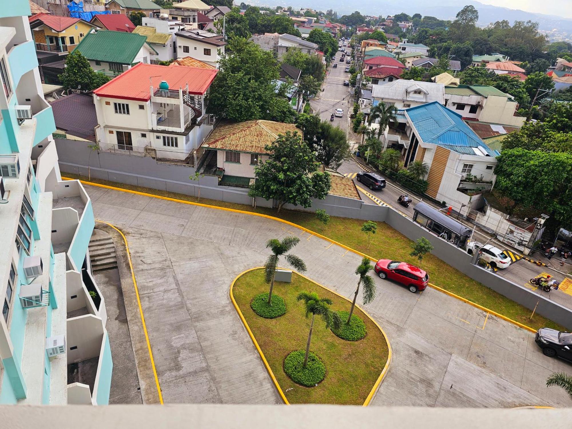 Acellyne'S Suites At The Residences At Commonwealth By Century Quezon City Exterior photo