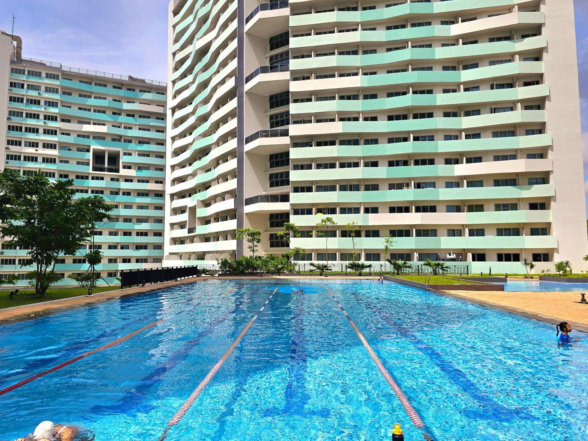 Acellyne'S Suites At The Residences At Commonwealth By Century Quezon City Exterior photo