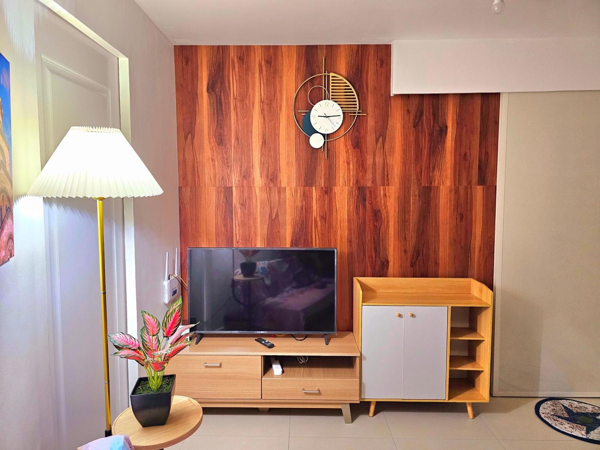 Acellyne'S Suites At The Residences At Commonwealth By Century Quezon City Exterior photo
