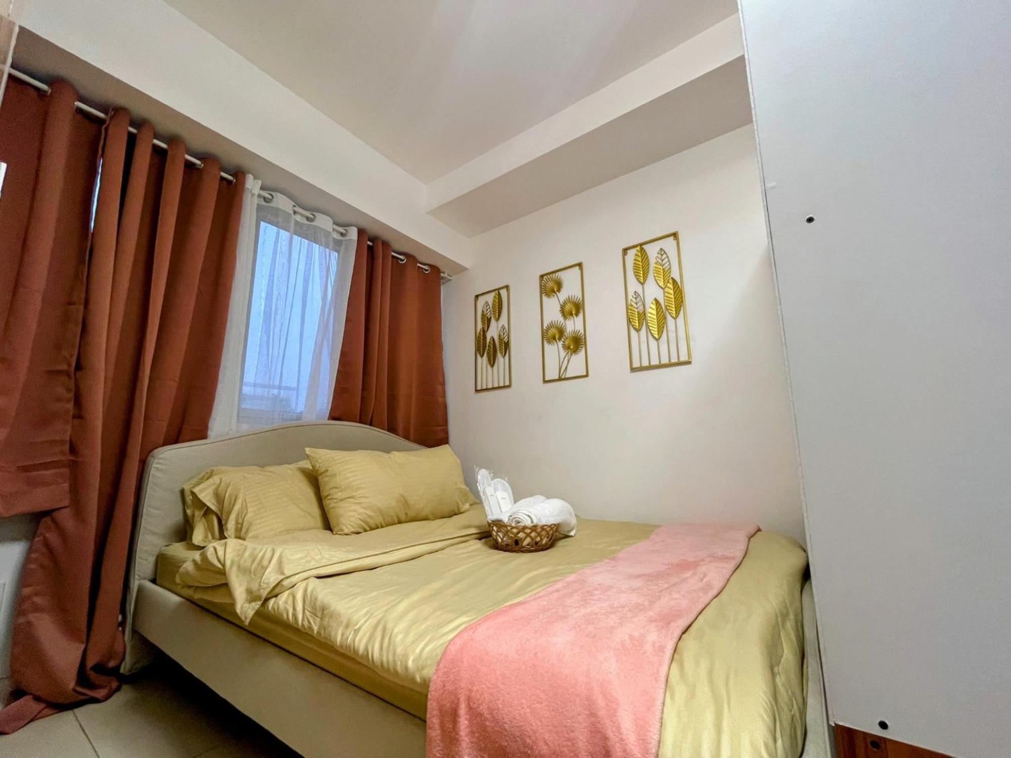 Acellyne'S Suites At The Residences At Commonwealth By Century Quezon City Room photo