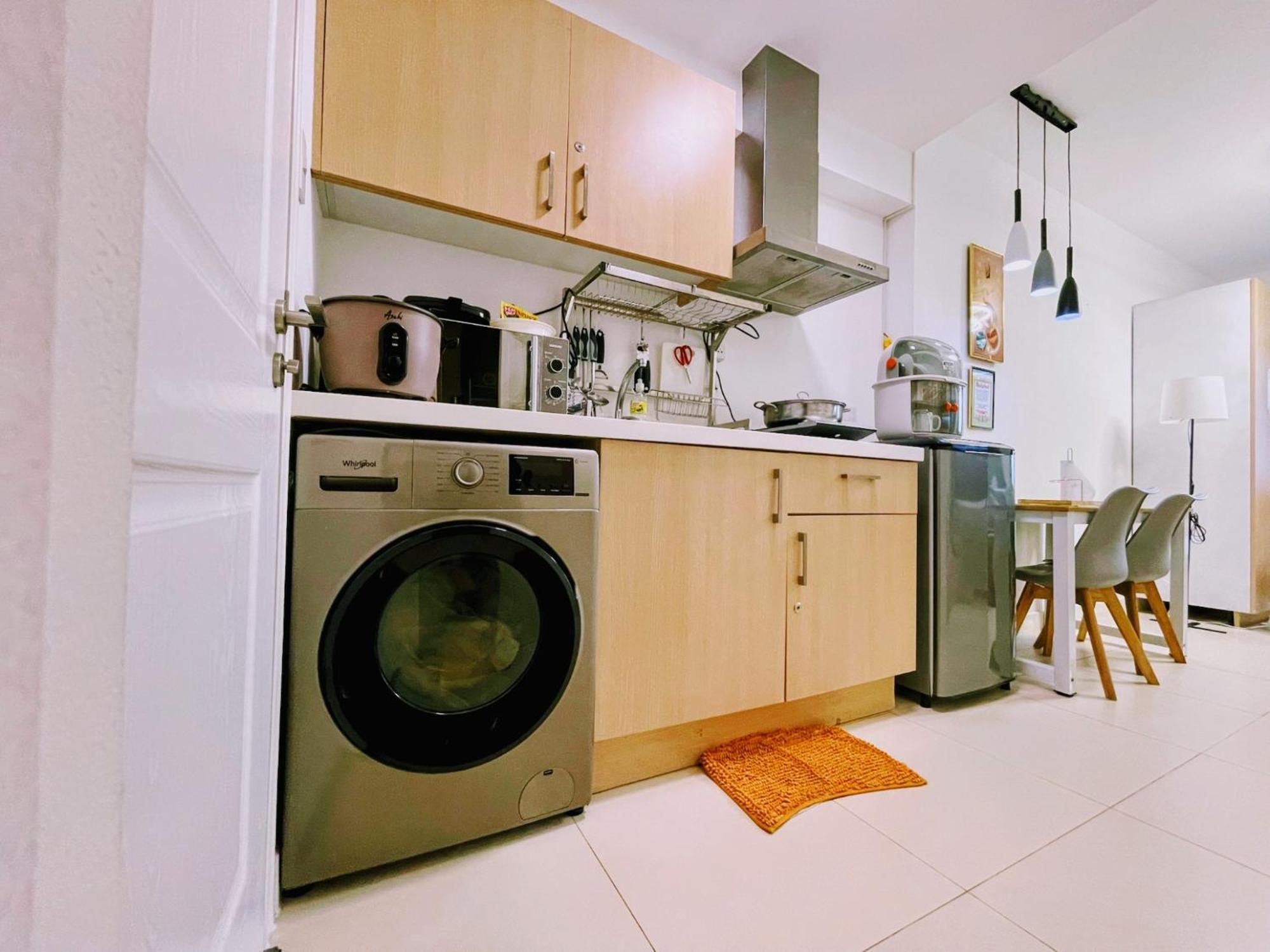 Acellyne'S Suites At The Residences At Commonwealth By Century Quezon City Room photo