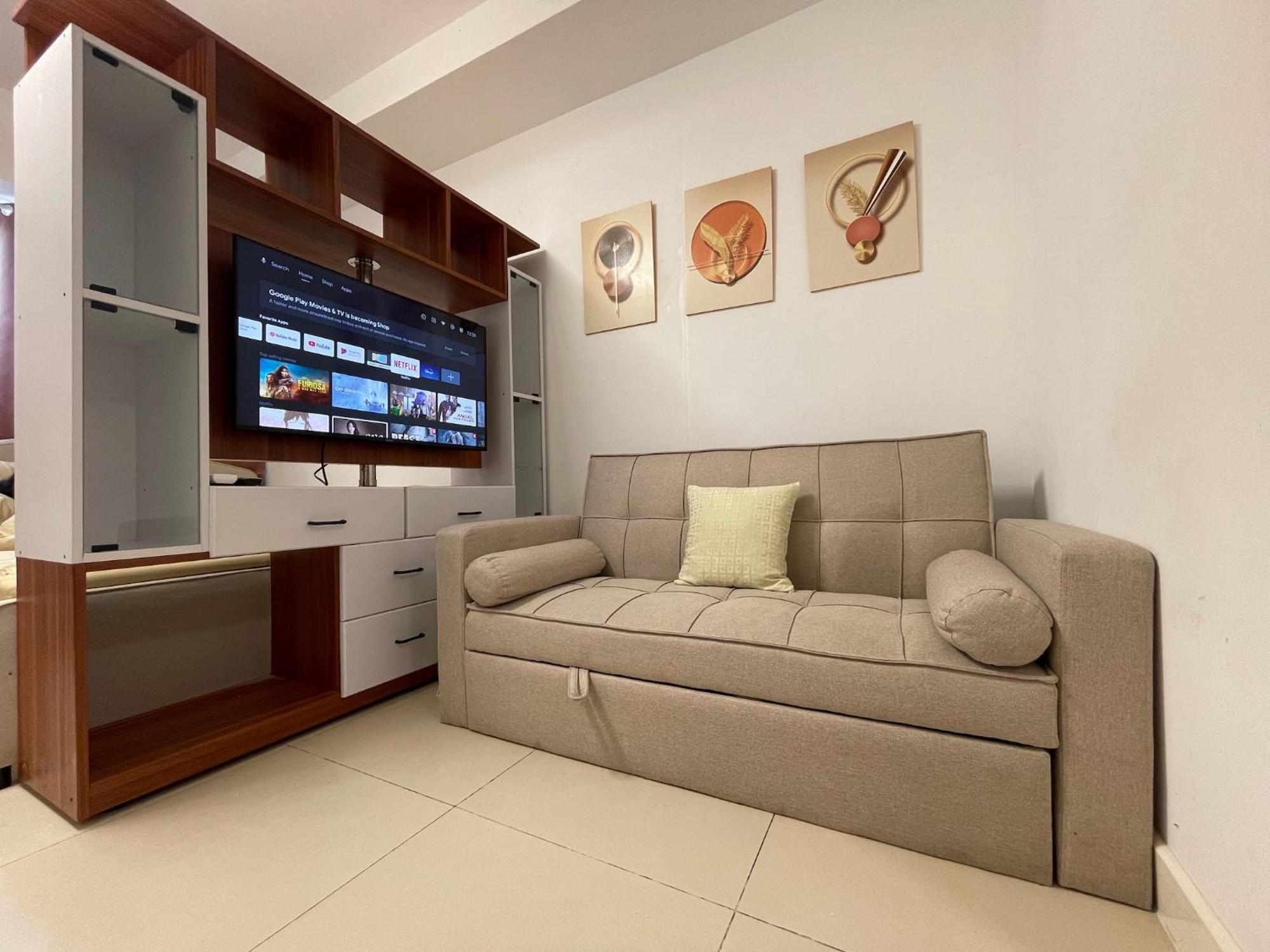 Acellyne'S Suites At The Residences At Commonwealth By Century Quezon City Room photo