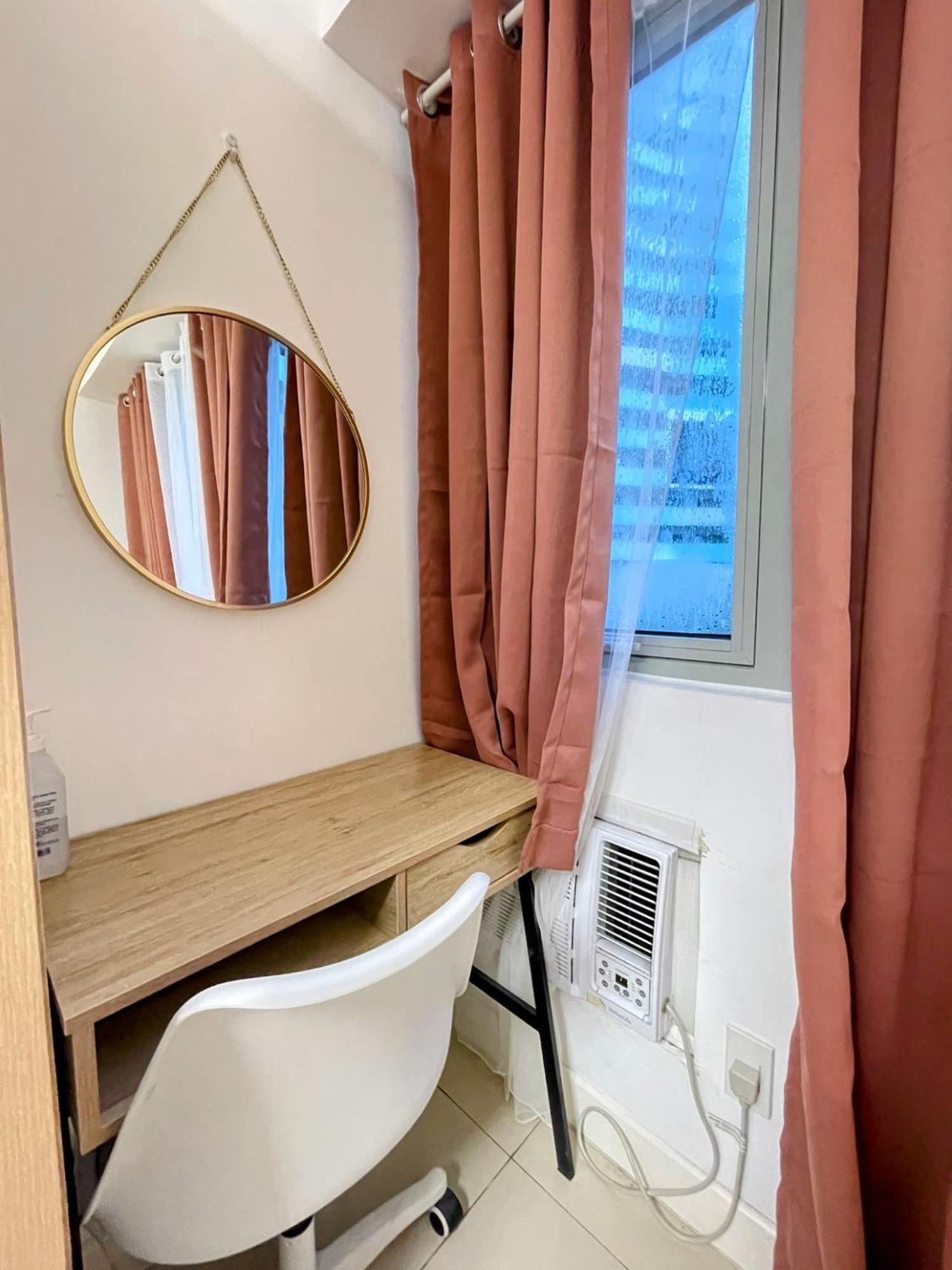 Acellyne'S Suites At The Residences At Commonwealth By Century Quezon City Room photo