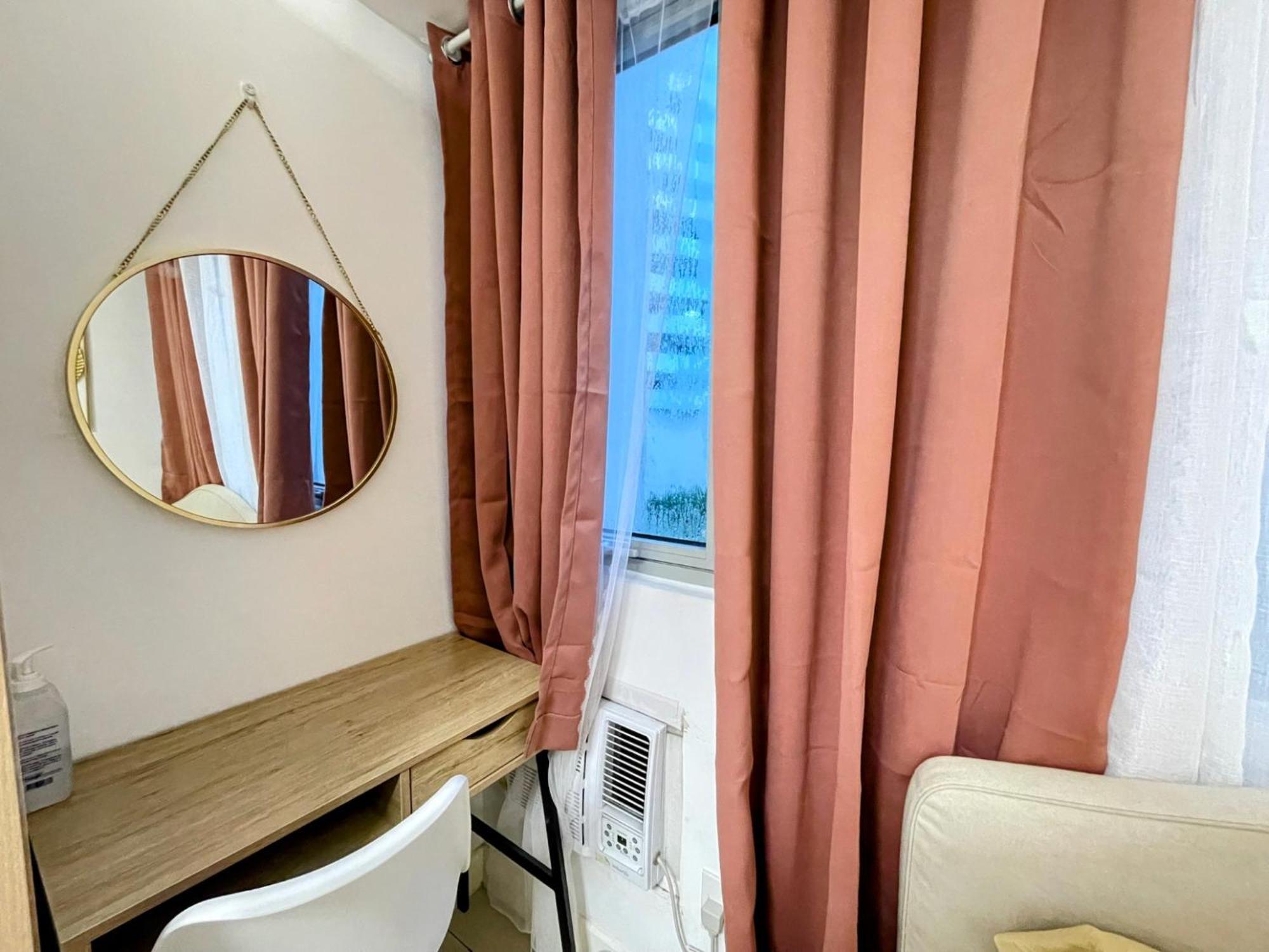 Acellyne'S Suites At The Residences At Commonwealth By Century Quezon City Room photo